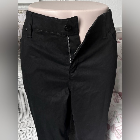 Chico’s 53% Cotton Blend mid rise skinny pants in black color Size 12R - Picture 2 of 8